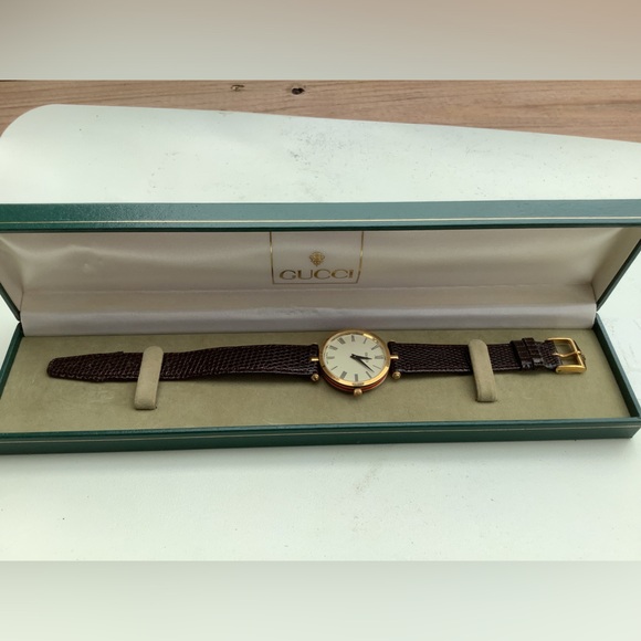 Authentic GUCCI watch UNISEX ❤️💚 - Picture 11 of 14